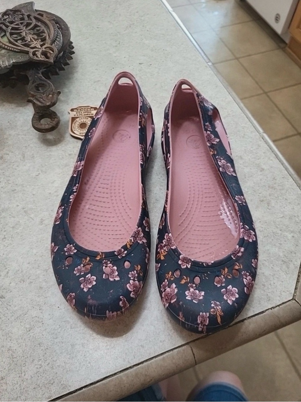 Crocs Kadee Floral Ballet Flats Women's Size 9 Slip On Black Pink Shoes Comfort